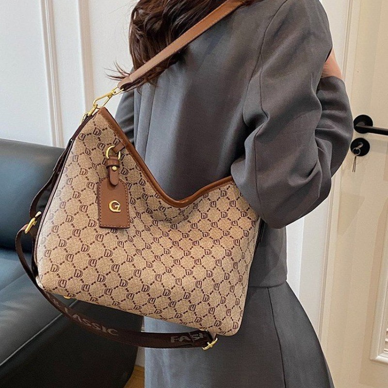 حقيبة حفاضات كلاسيكية فاخرة من - مراجعة Luxury Bags Paris وسعره