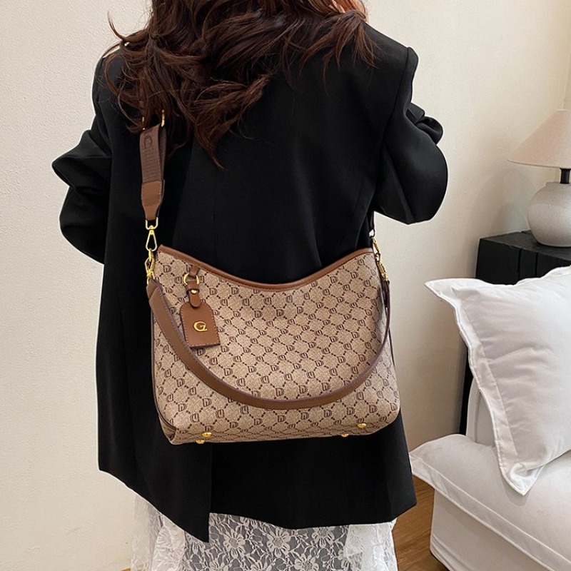حقيبة حفاضات كلاسيكية فاخرة من - مراجعة Luxury Bags Paris وسعره