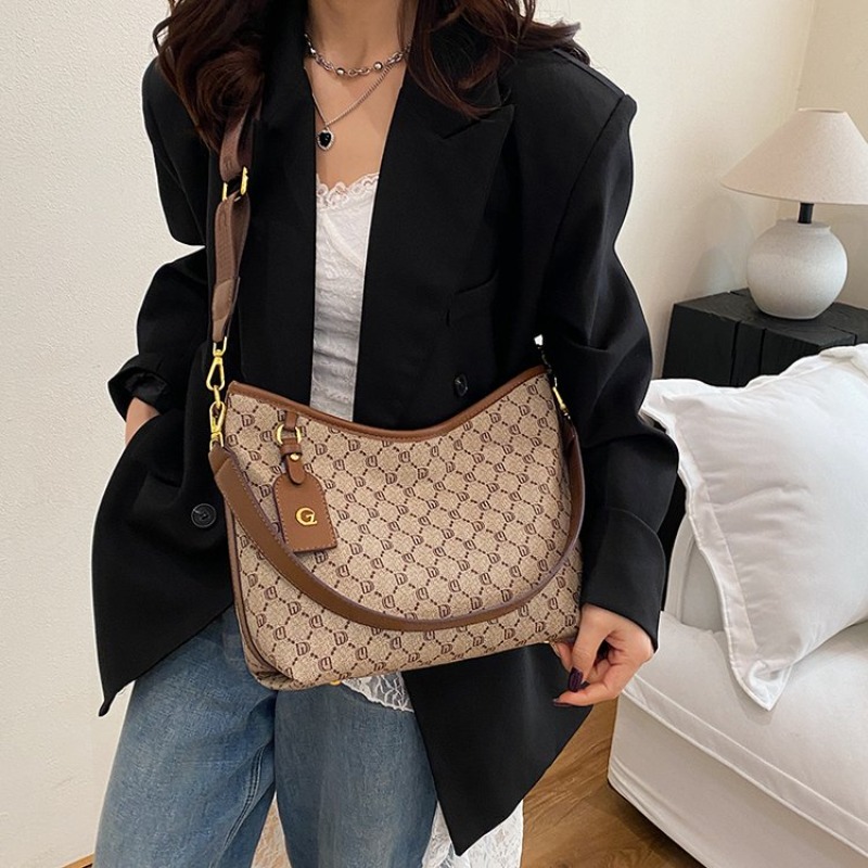 حقيبة حفاضات كلاسيكية فاخرة من - مراجعة Luxury Bags Paris وسعره
