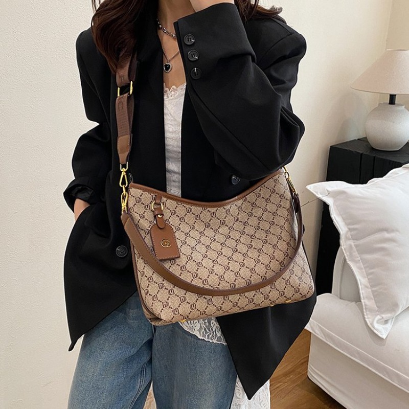 حقيبة حفاضات كلاسيكية فاخرة من - مراجعة Luxury Bags Paris وسعره