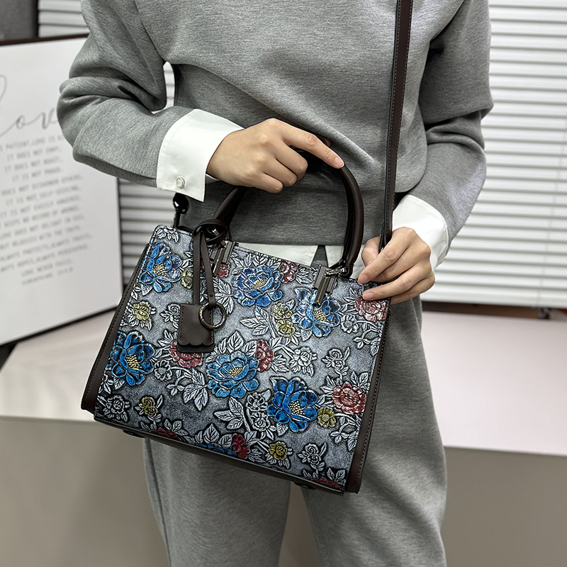 حقيبة يد نسائية فاخرة بتصميم ع - مراجعة Quiet Luxury Bags Tote وسعره