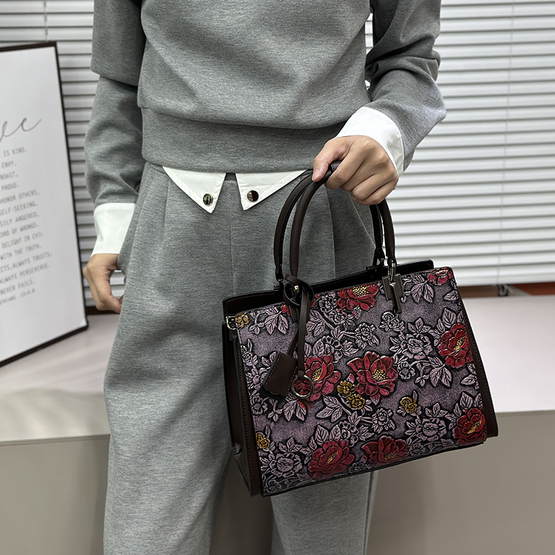 حقيبة يد نسائية فاخرة بتصميم ع - مراجعة Quiet Luxury Bags Tote وسعره
