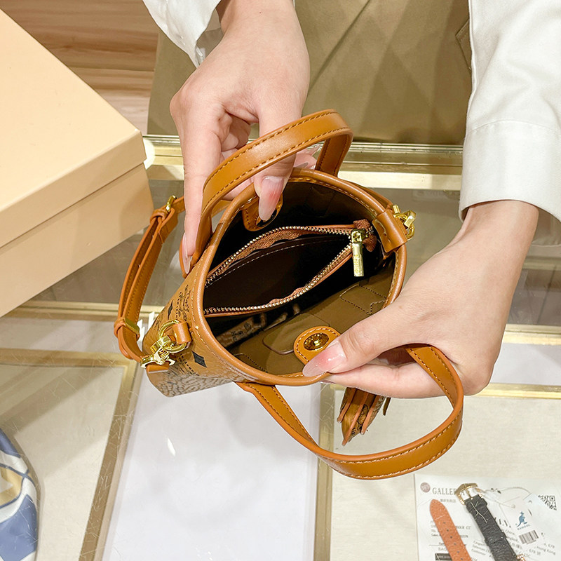 حقيبة صغيرة جديدة من الجلد الأ - مراجعة Luxury Bags Hong Kong وسعره