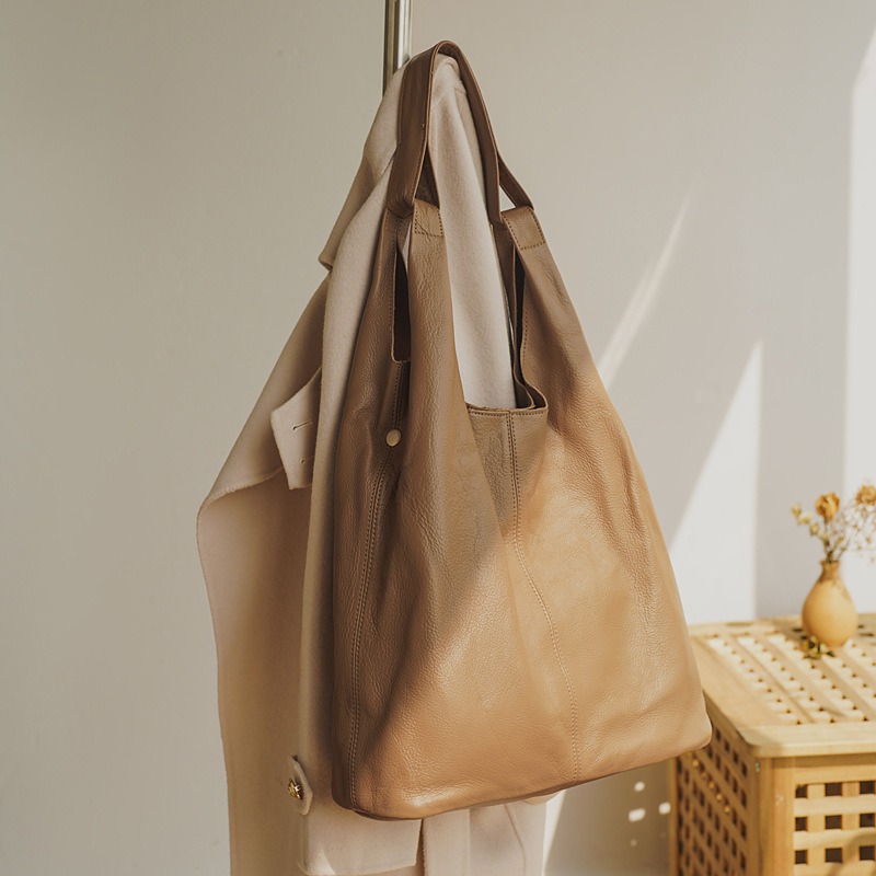 حقيبة كتف نسائية من الجلد الطب - مراجعة Quiet Luxury Bags Tote وسعره