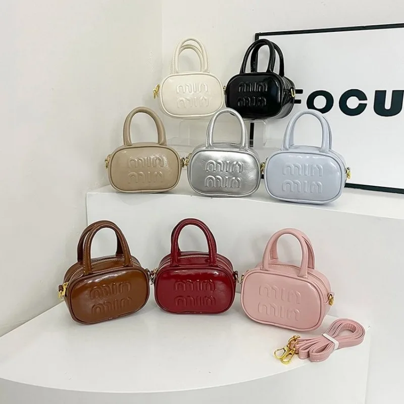 حقيبة يد نسائية بتصميم باريسي  - مراجعة Luxury Bags Paris وسعره