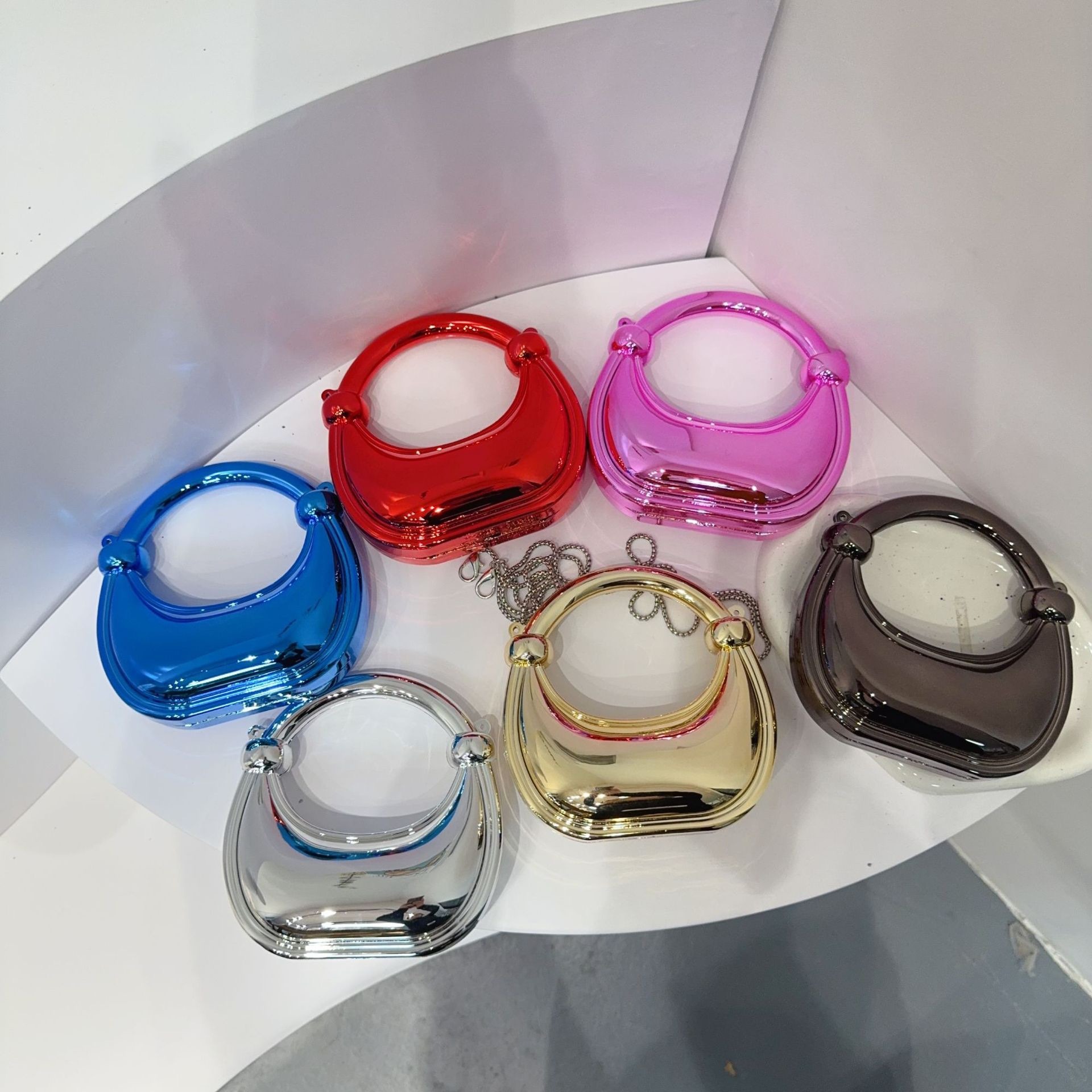 محافظ وحقائب يد صغيرة للسهرة ب - مراجعة Luxury Bags Brands وسعره