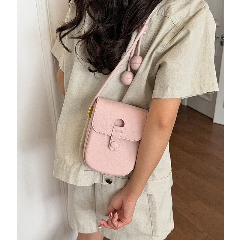 حقيبة كتف صغيرة فاخرة باللون ا - مراجعة Luxury Bags Women Brands وسعره